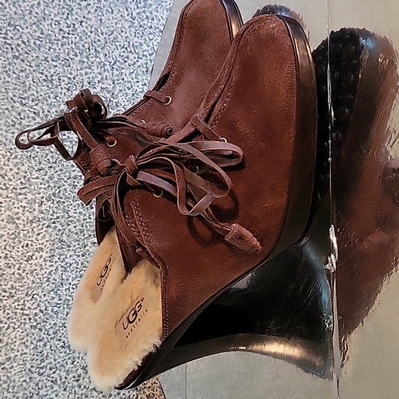 Ugg Molly Slip On Heeled Mule - Picture 1 of 10